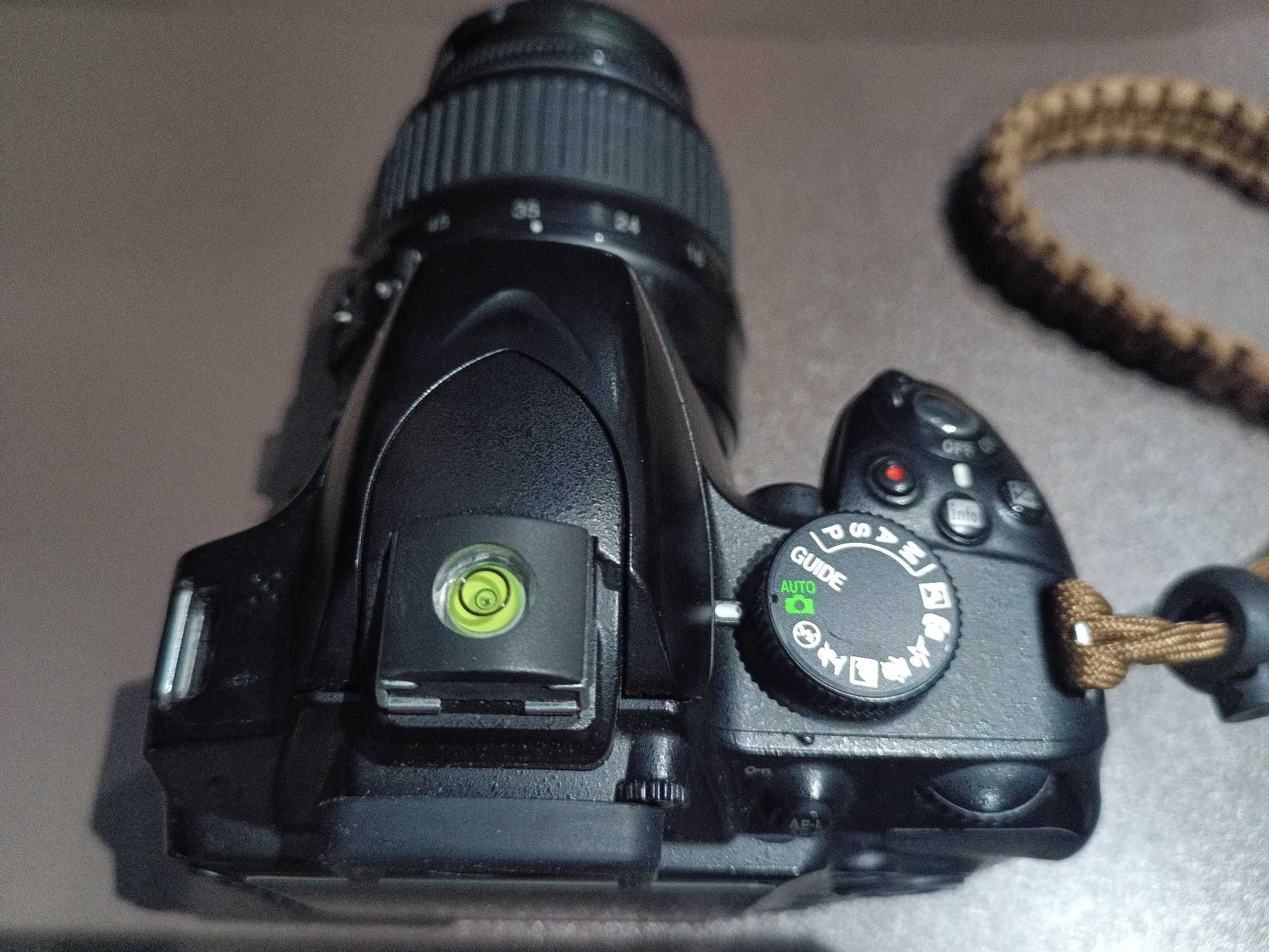 Nikon D3200 в хорошем состоянии