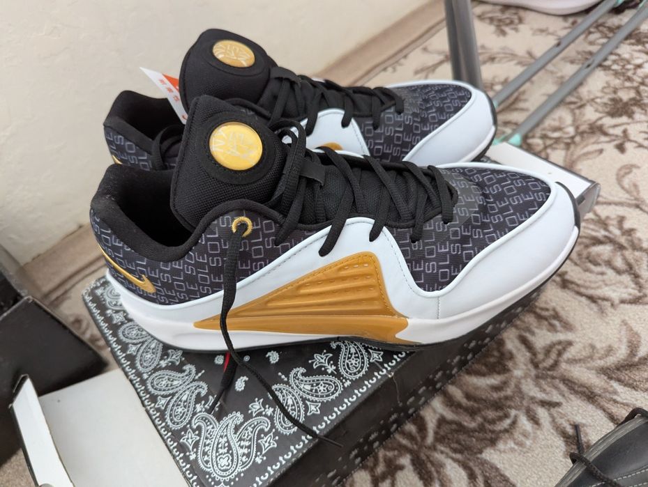 Кроссовки демисезонные