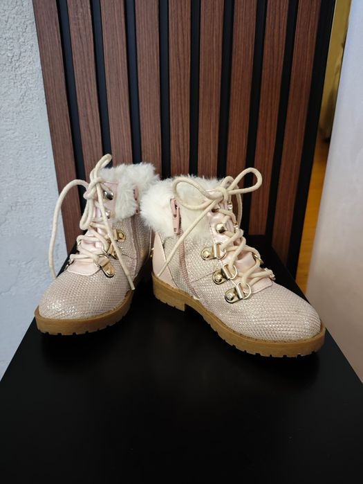 Продам детскую обувь