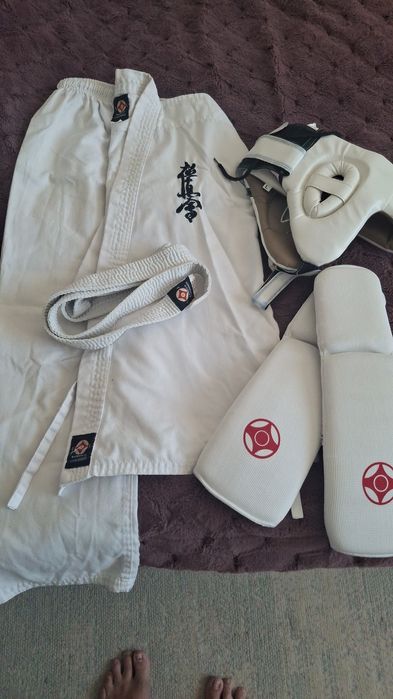 Продам кимоно, новый шлем и подлокотнники