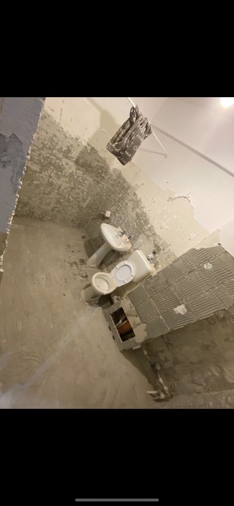 Decopertari apartament, gresie si faianta , decojire pereti luat moloz