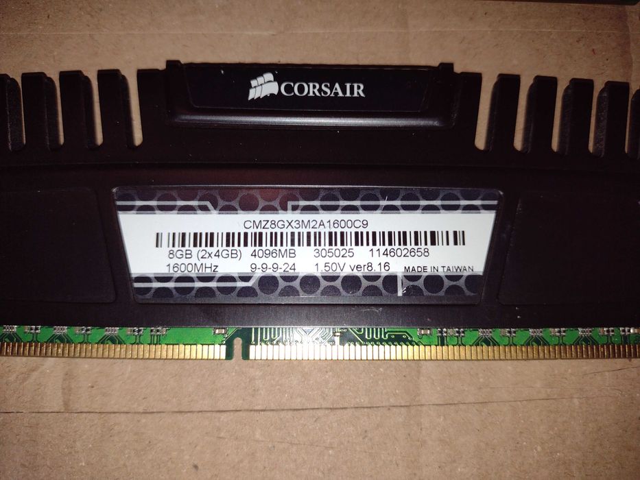 Kit memorii Dual Channel Corsair VENGEANCE 8GB 2 x 4GB  DDR3  1600MHz