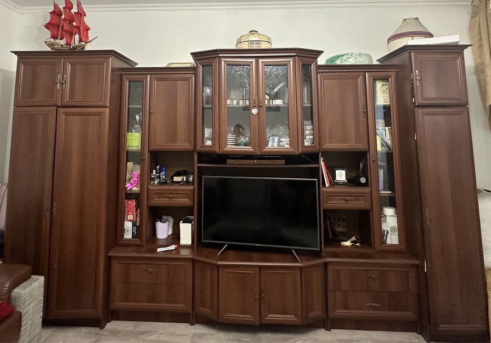 Продается настенный шкаф