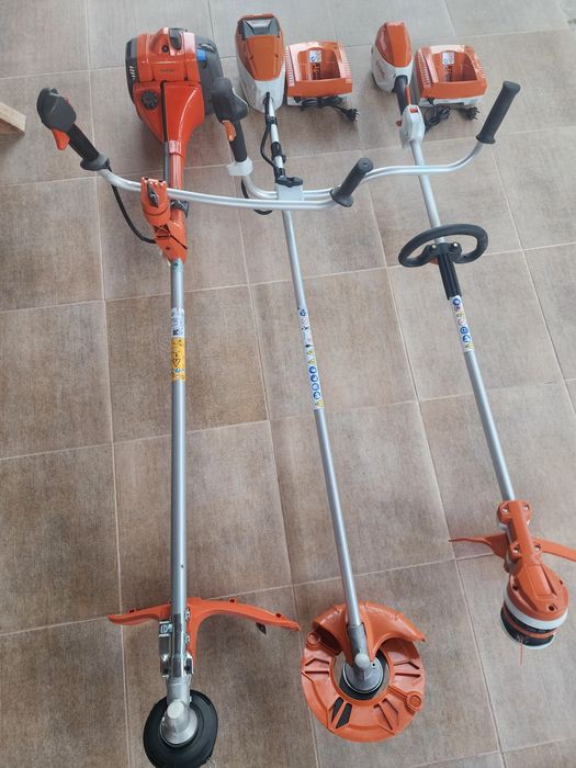 Vand motocoase pe acunulator si pe benzină