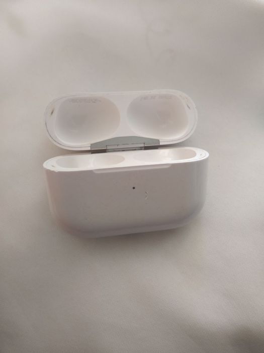 Кейс в стиле AirPods pro