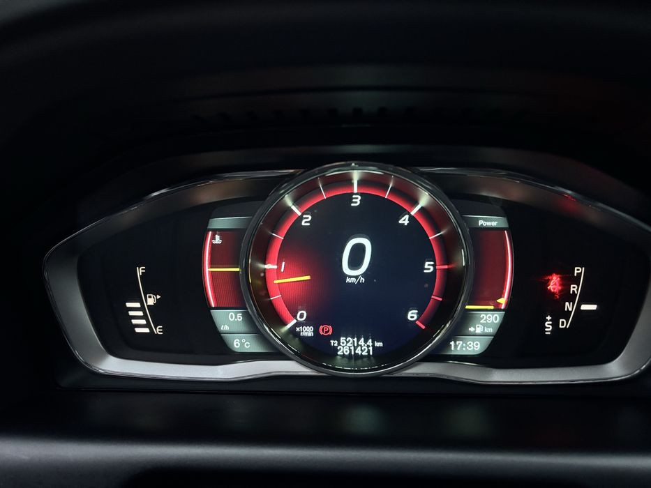 Volvo XC 60 - 2,4 D5 4x4 AWD - R Design,  215 Cp - Model 2015