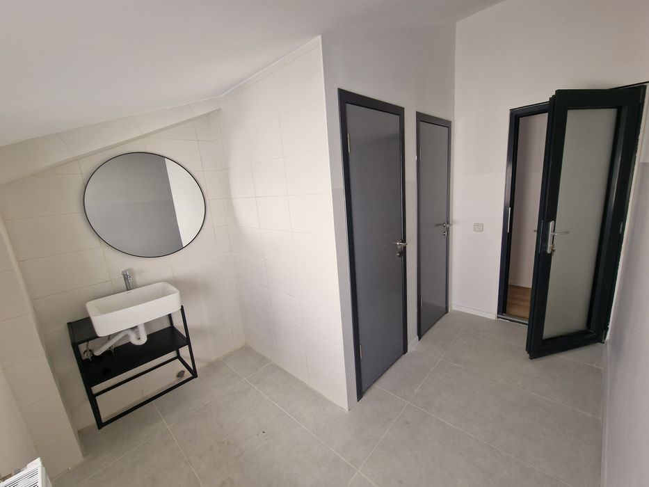 Inchiriez birou 16 mp