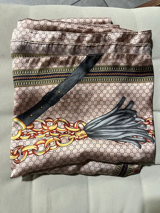 Нов шал на Gucci
