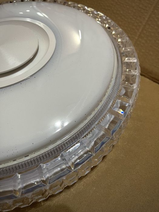 Lampă Led cu boxă incorporată