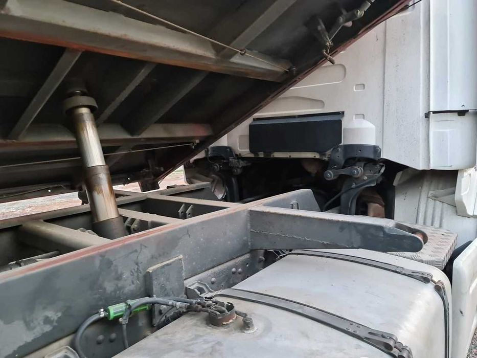 Vând pentru cereale SCANIA 530, basculabil