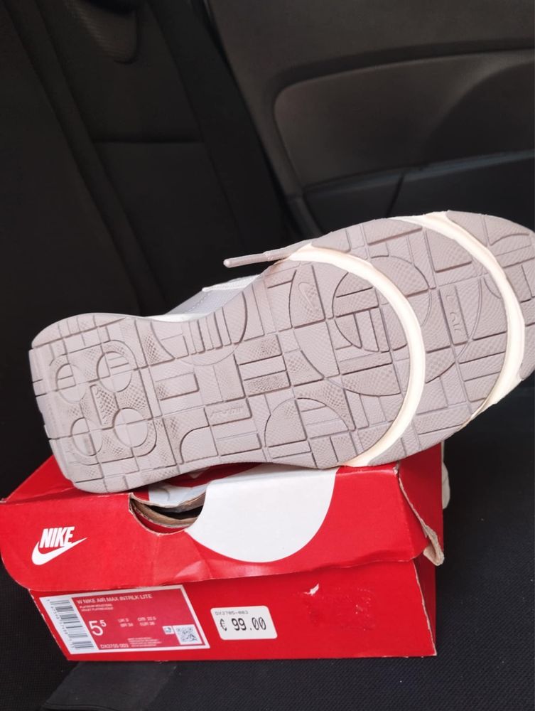 Чисто нови дамски маратонки Nike Air