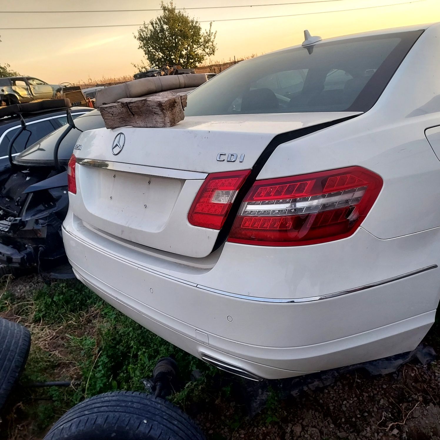 Haion portbagaj tripla stanga dreapta bara spate Mercedes e-class w212