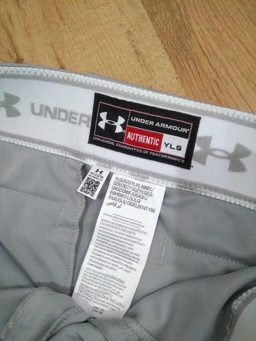 Pantaloni Under Armour mărimea 7-8 ani
