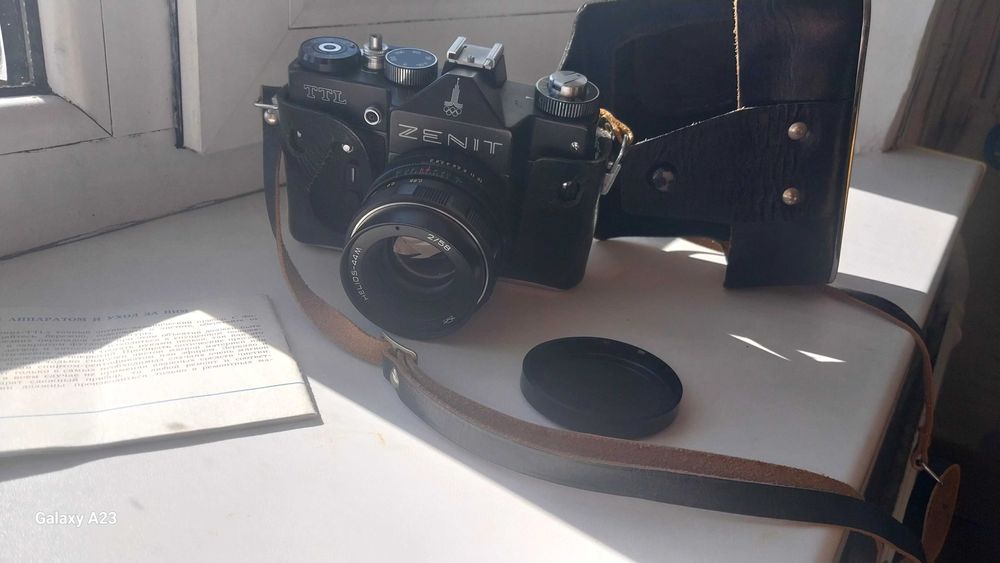 Советский фотоаппарат зенит