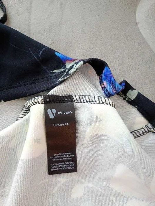 Rochie deosebită cu imprimeu floral, marca V by Very