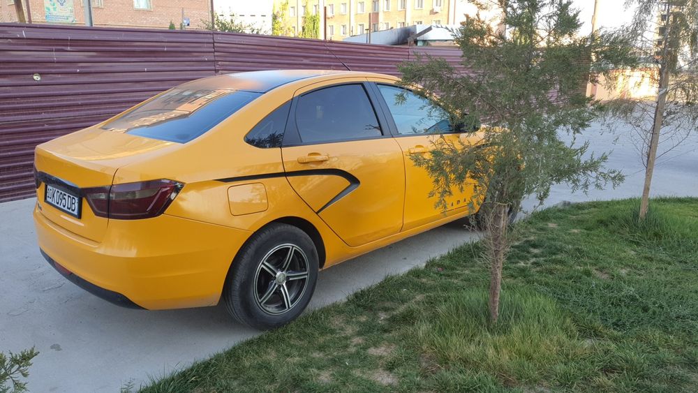 Лада Vesta сотилади.