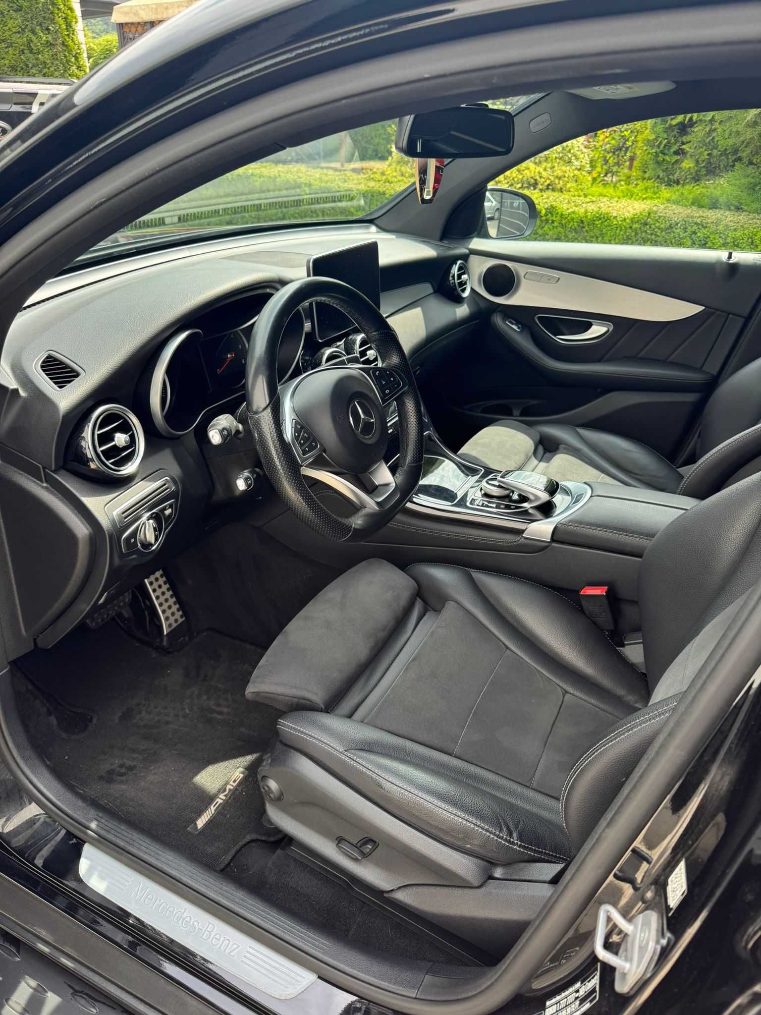 Mercedes Benz GLC Coupe 250d - 4Matic All Black Pachet AMG
