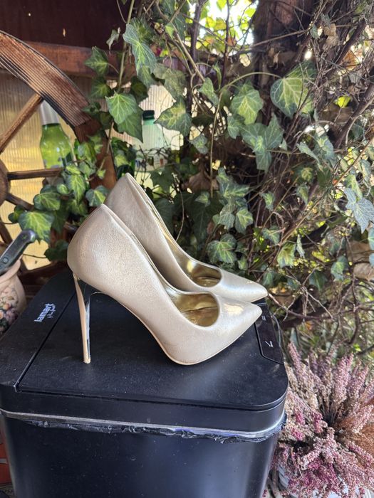 Златисти токчета