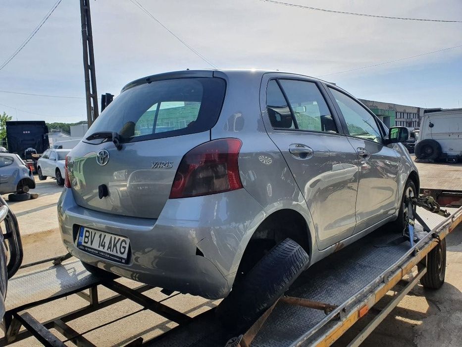 plansa de bord caseta directie motoras stergatoare macara bloc de lumini Toyota Yaris motor 1.4 d-4d dezmembrez