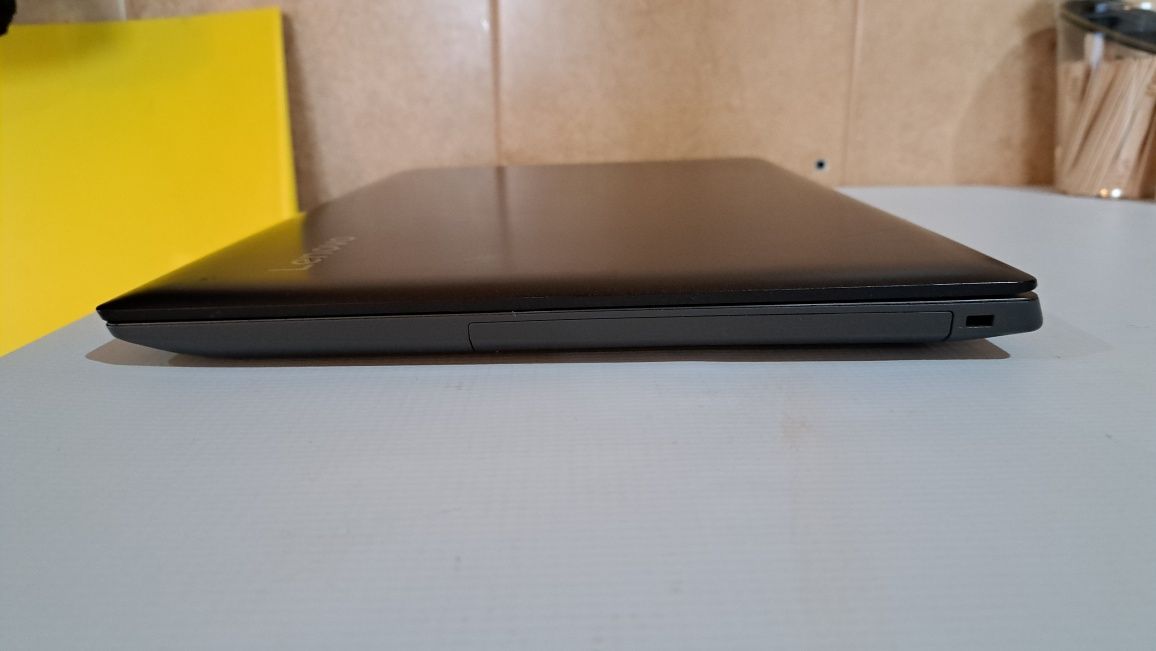 Laptop lenovo  poze reale