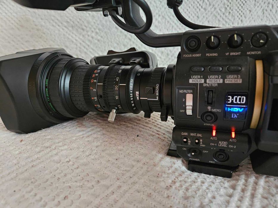 Видеокамера JVC GY-HD200    -  HDV 720p MiniDV