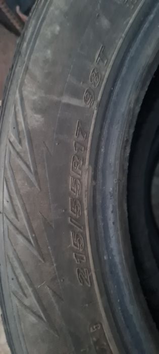 Продам шипованные зимние шины 215/55 R17