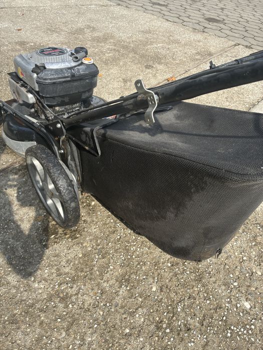 Masina de tuns iarba Briggs Stratton