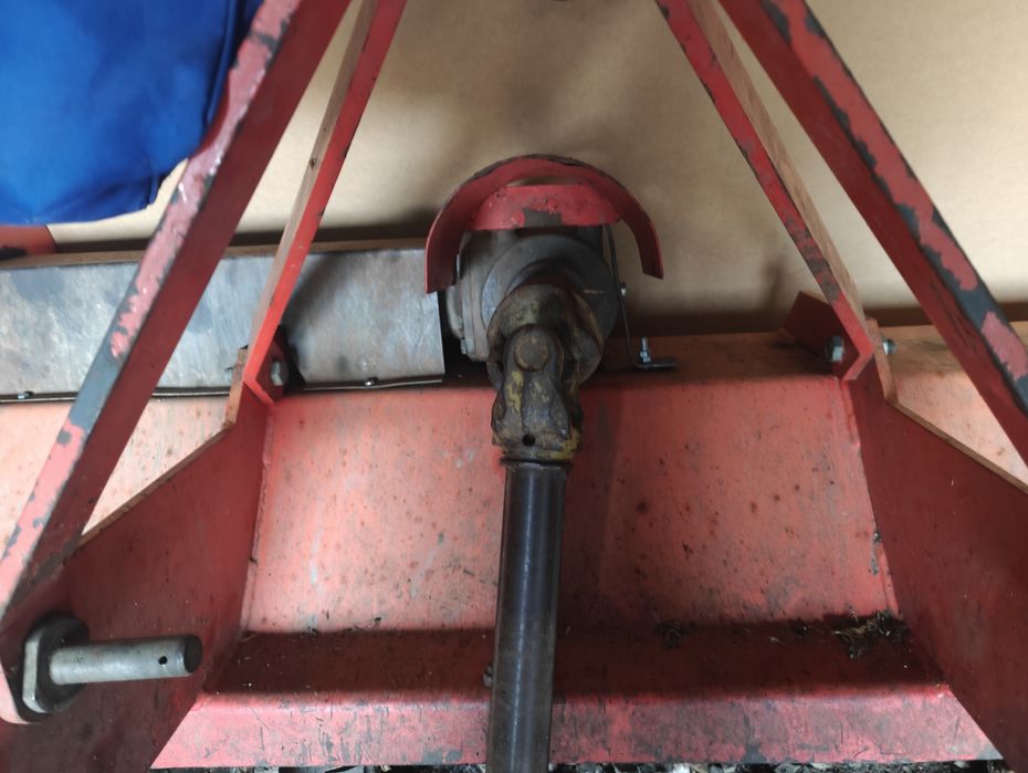 Se vinde Tocător vegetație ( tulei) stare normală