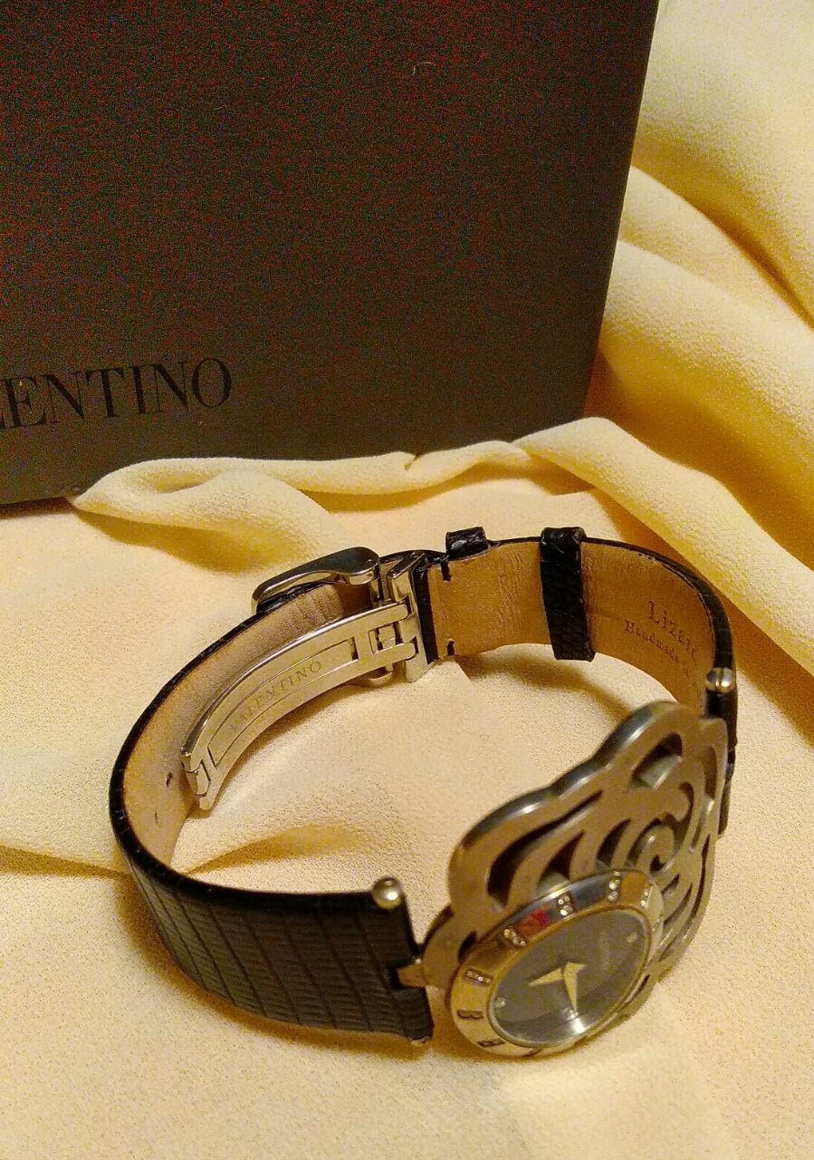 Часы бренд VALENTINO оригинал с бриллиантами!