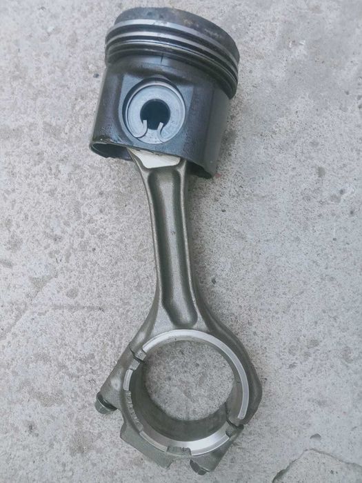 поршень с шатуном на DAF 105