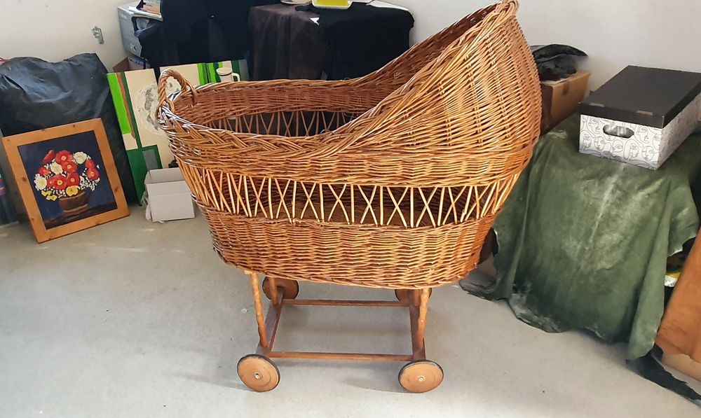 Pătuț rachita pentru bebelusi pe roti