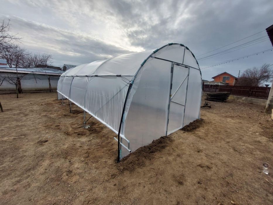 Solar/Sera pentru gradina din teava galvanizata si folie perita E8