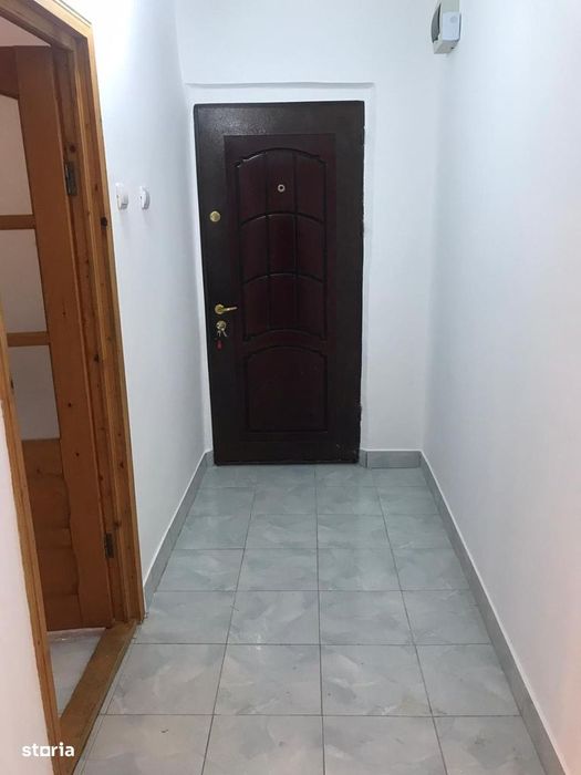 Obcini-La intrare-Apartament 2 camere ,et.2, cu centrala, pret 81500E.