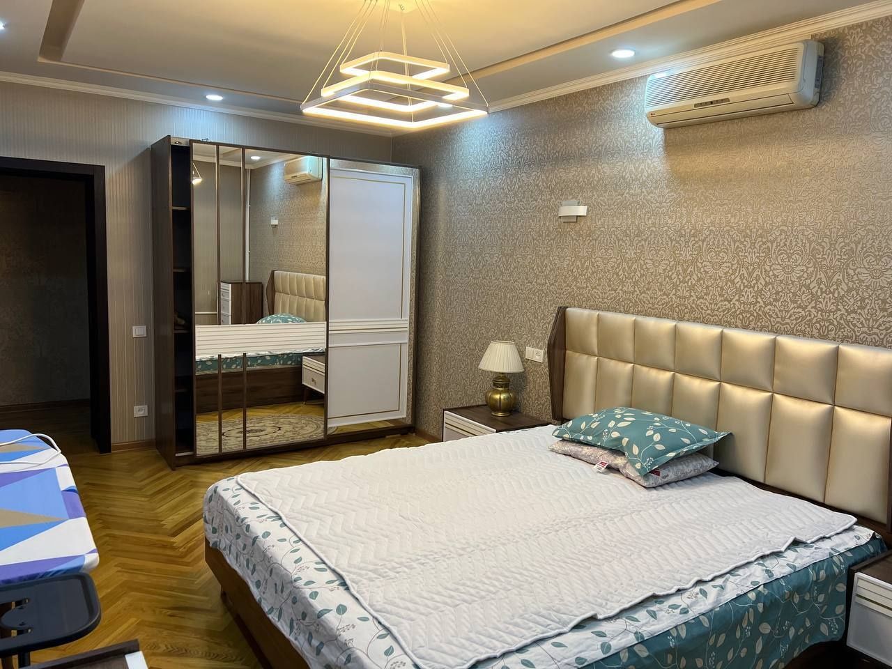 Срочно сдаётся квартира метро Буюк Ипак Йули 4-комнат 120м2 евро ремон