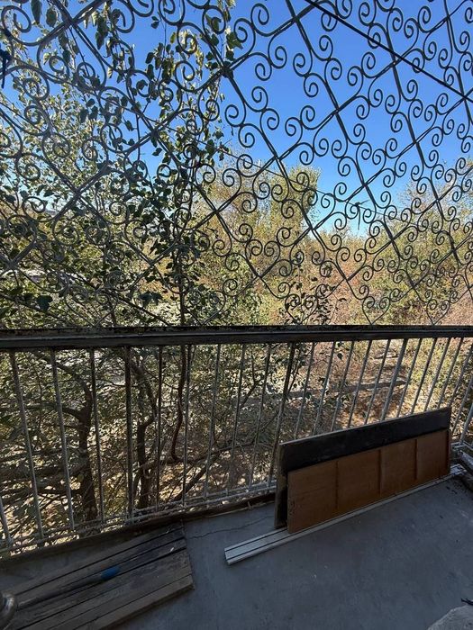 1 xonali kvartira sotiladi