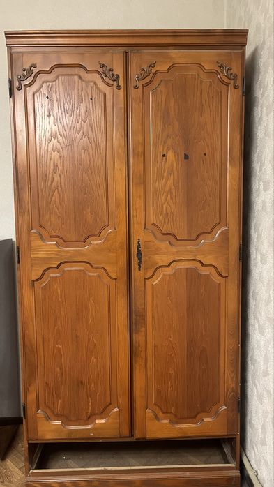 Шкаф с красного дерева