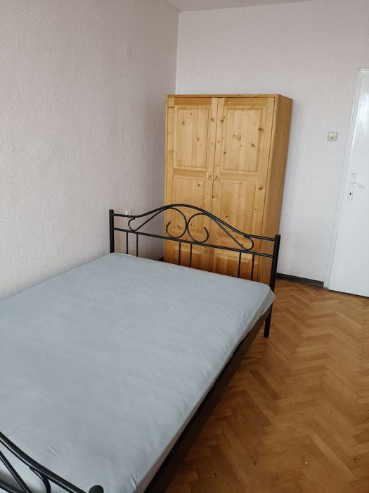 Отдава под наем тристаен апартамент