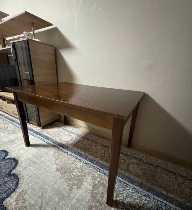 Стол палированный .С расширением посередине
