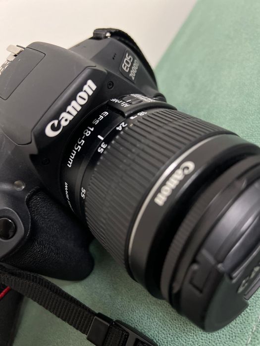 Aparat foto CANON 2000d