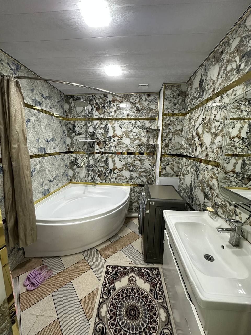 Срочно продаётся 2-ком кв,76м2. Этаж-2.
