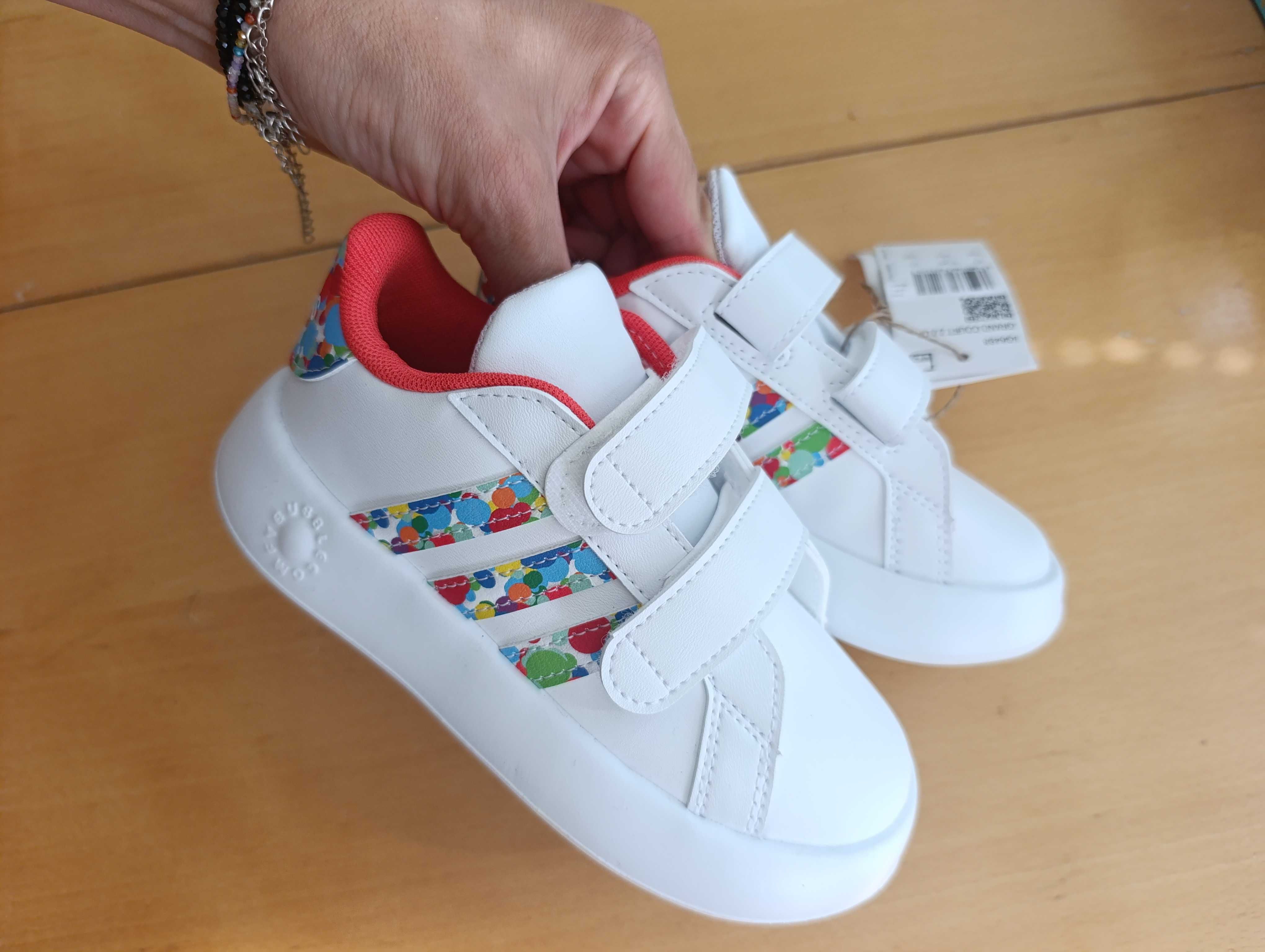 Маратонки за момиче adidas нови с етикет