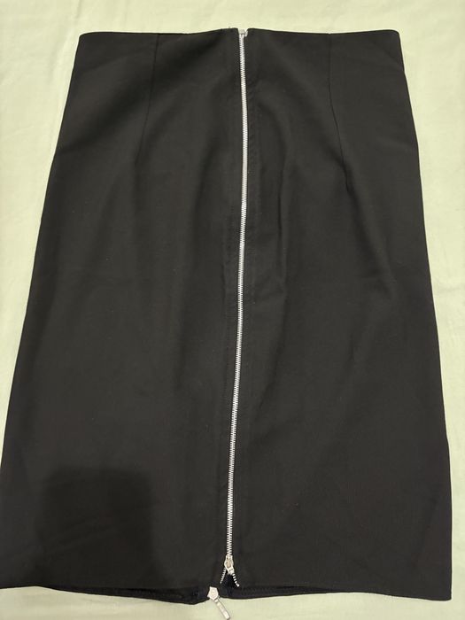 Черна пола със странични ципове