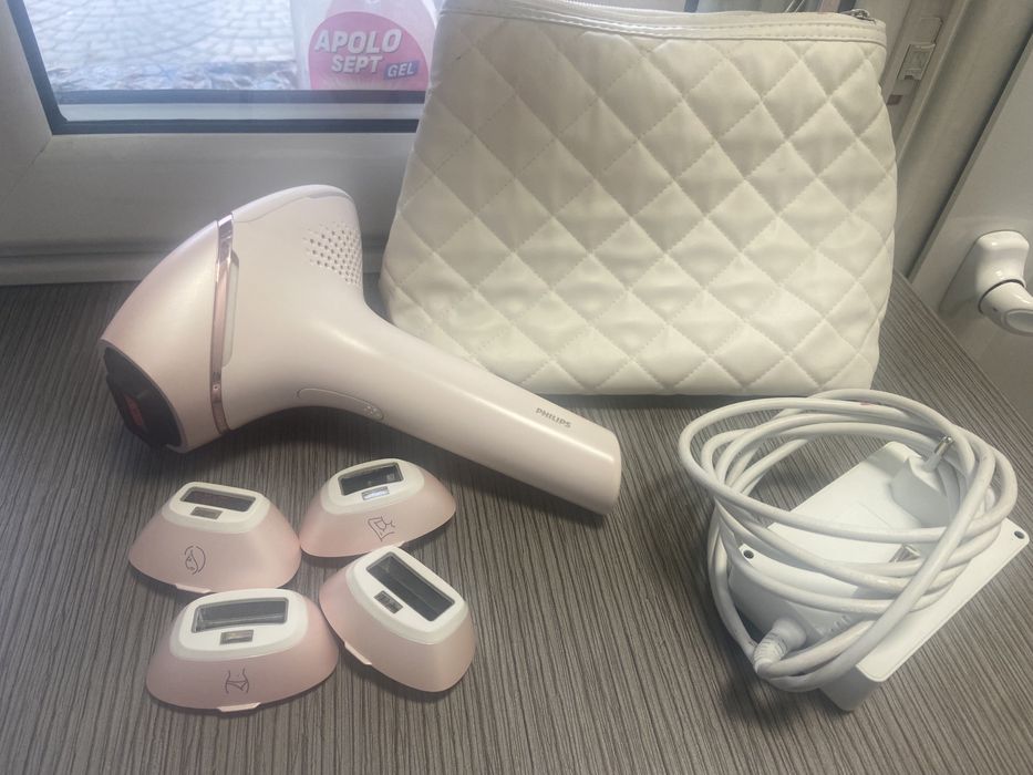 Фотоепилатор Philips Lumea BRI 957