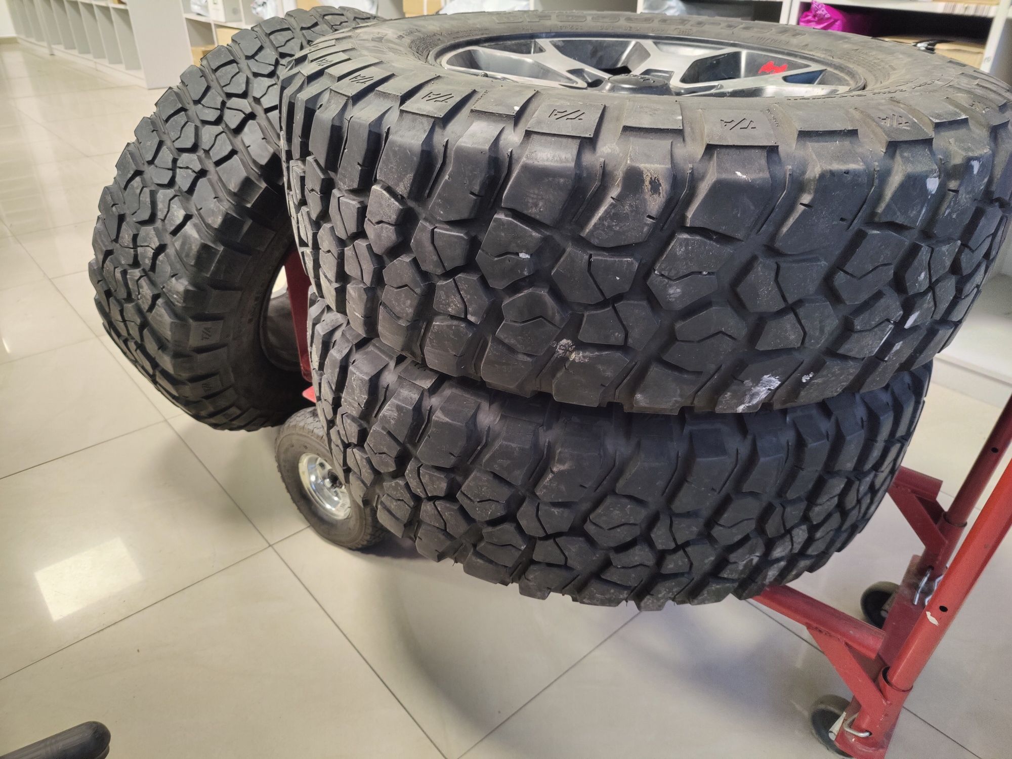 Гуми с джанти 255/75/17 Wrangler JL