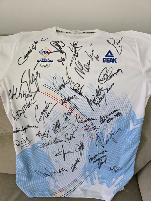 Tricou sport cu semnaturi