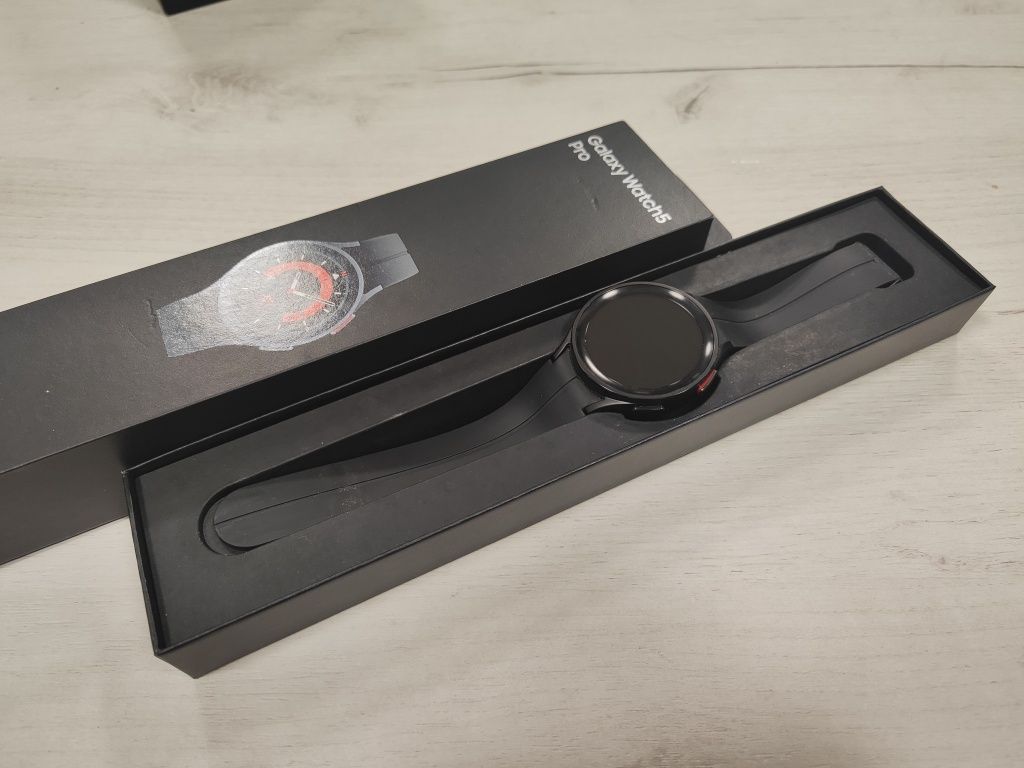 Като нов Samsung Galaxy Watch 5 Pro 45mm Titanium Case