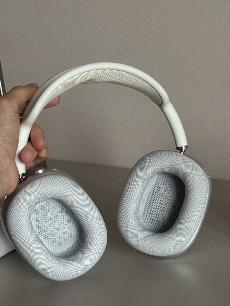 AirPods MAX в идеальном состоянии белые