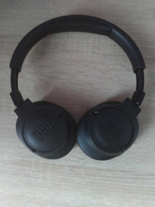 Слушалки JBL TUNE 750BT