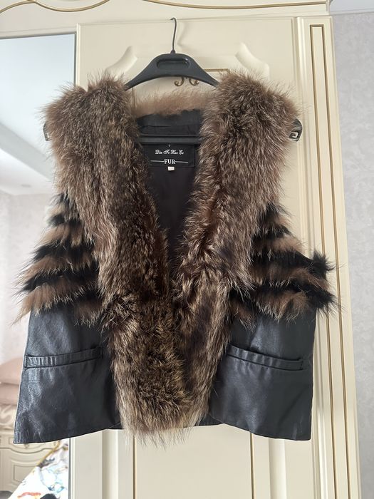 Меховой жилет , натуральная кожа