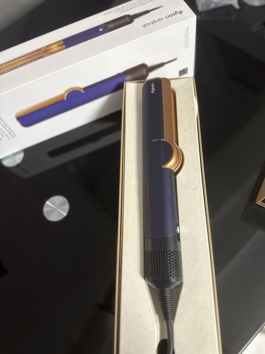 Dyson Airstrait Prussian Blue LCD sigilata